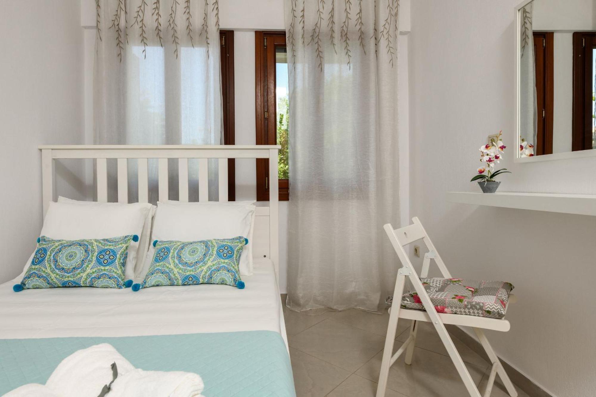 Whitegold Apartments Panagia Panagia  Zimmer foto