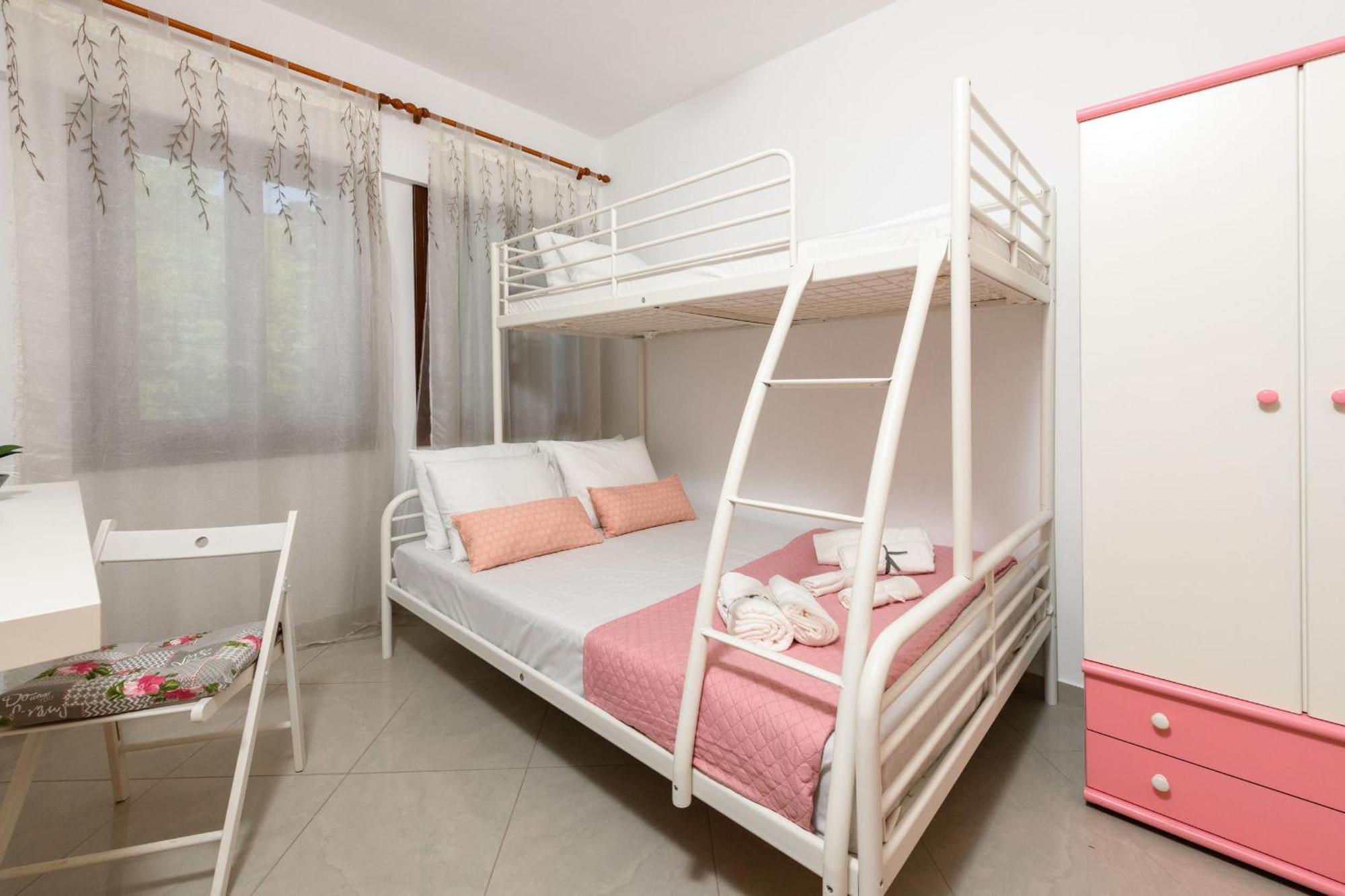 Whitegold Apartments Panagia Panagia  Zimmer foto
