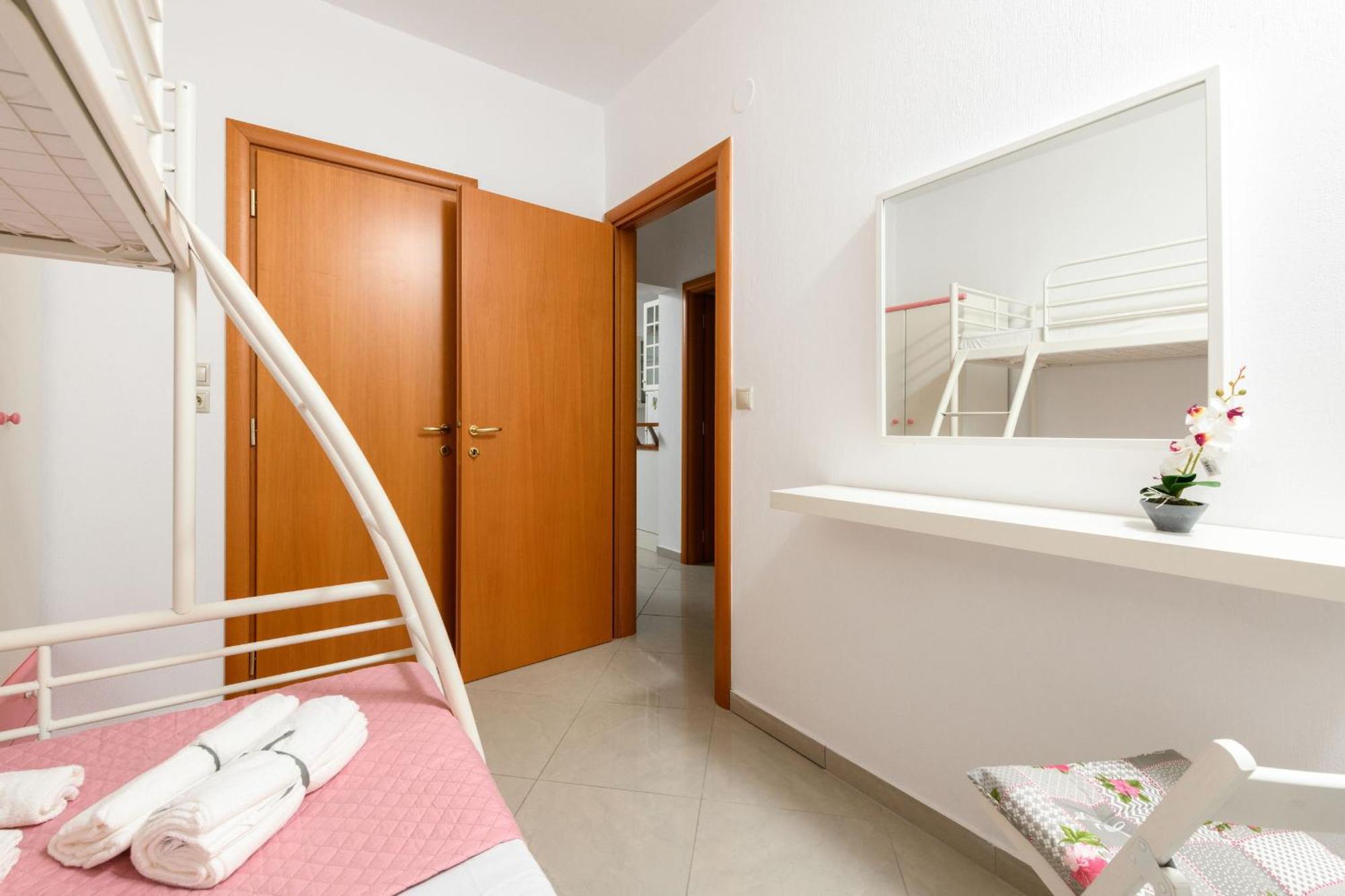 Whitegold Apartments Panagia Panagia  Zimmer foto
