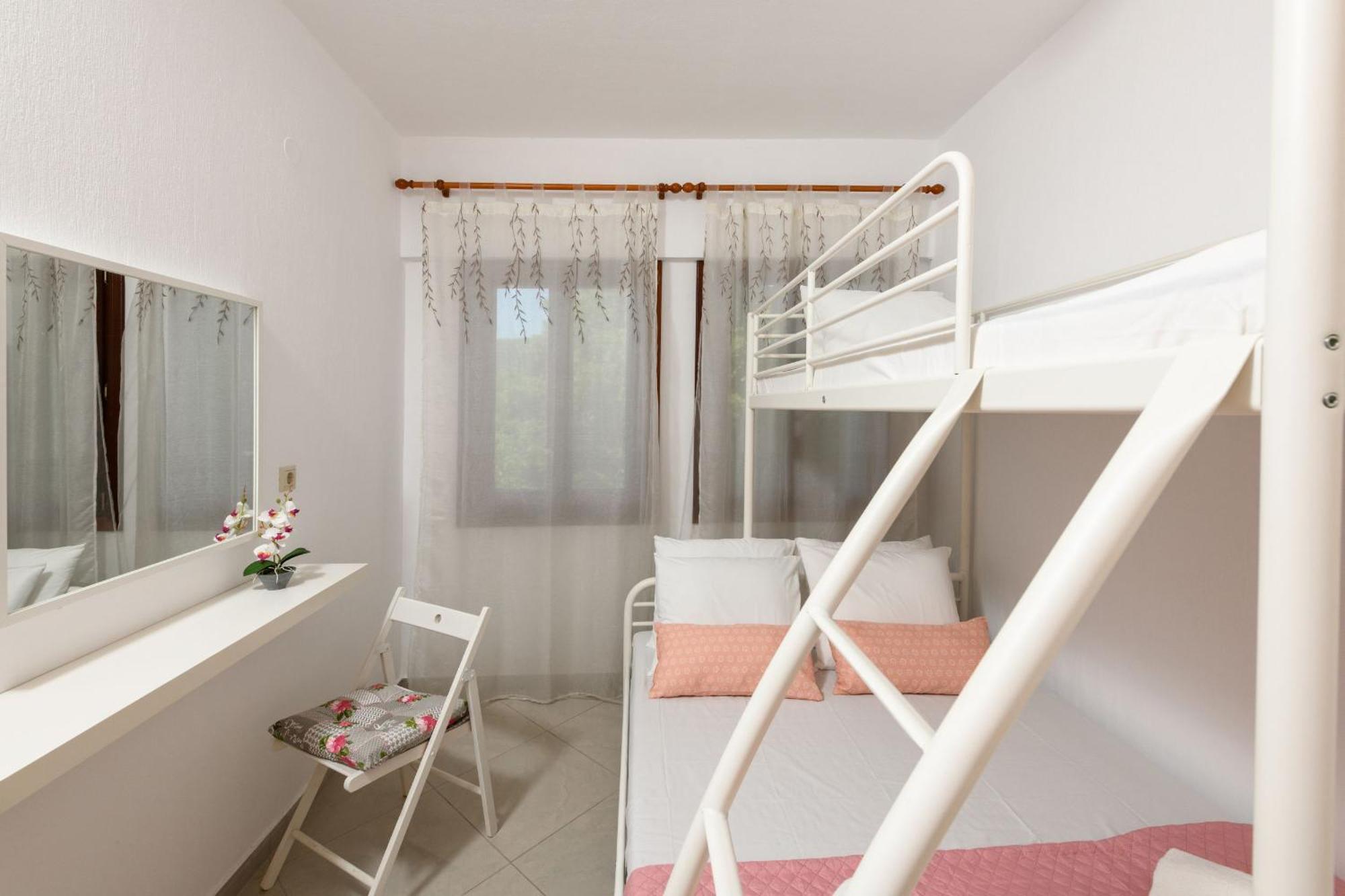 Whitegold Apartments Panagia Panagia  Zimmer foto
