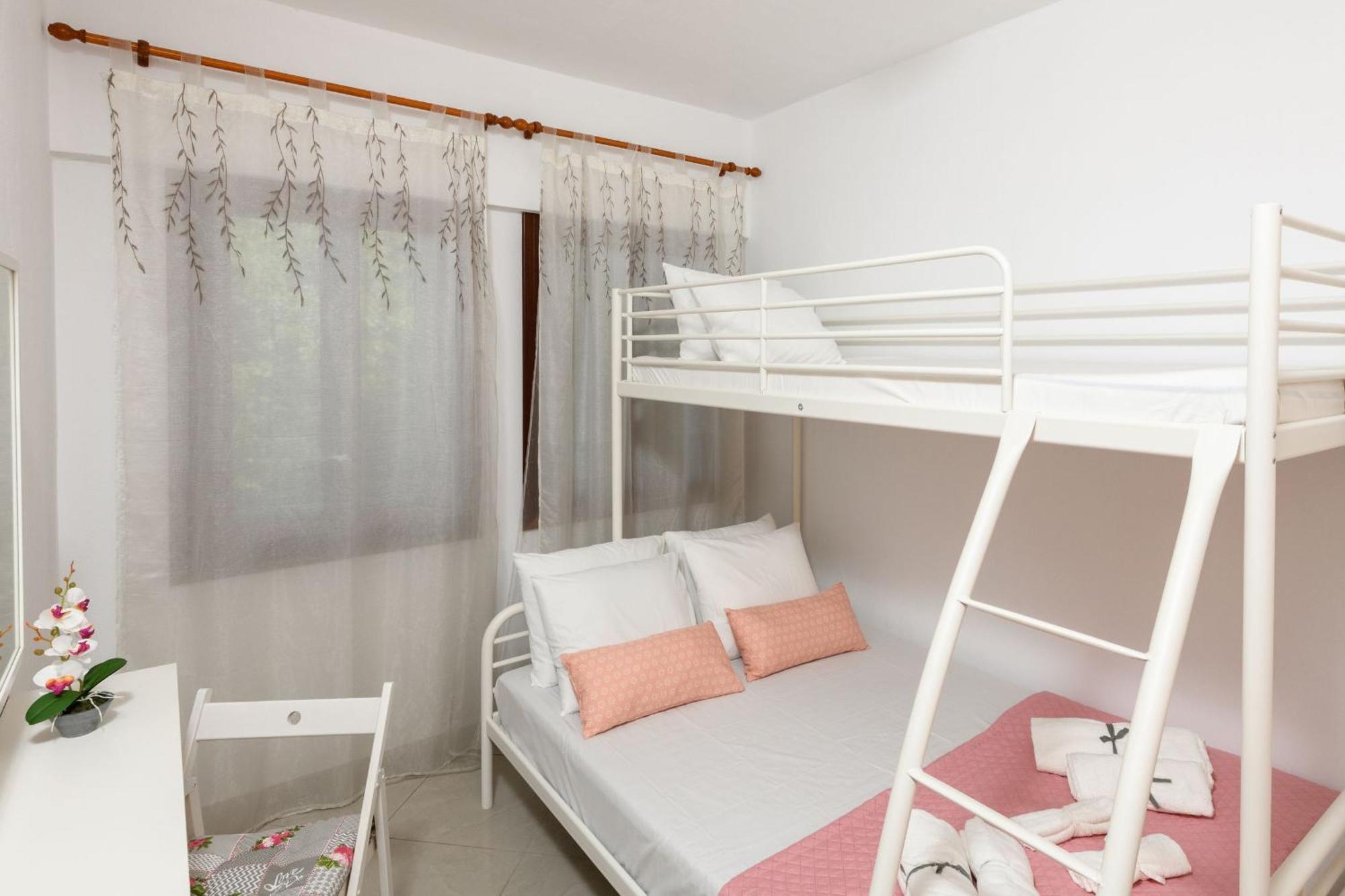 Whitegold Apartments Panagia Panagia  Zimmer foto