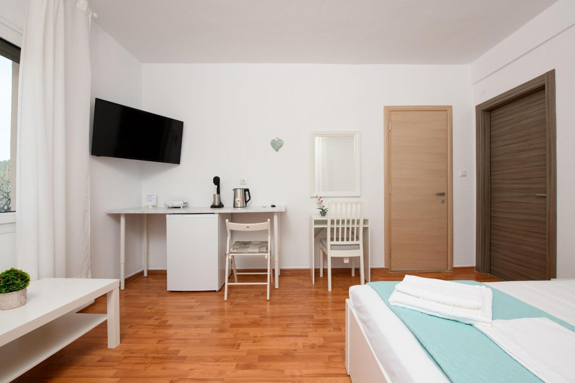 Whitegold Apartments Panagia Panagia  Zimmer foto