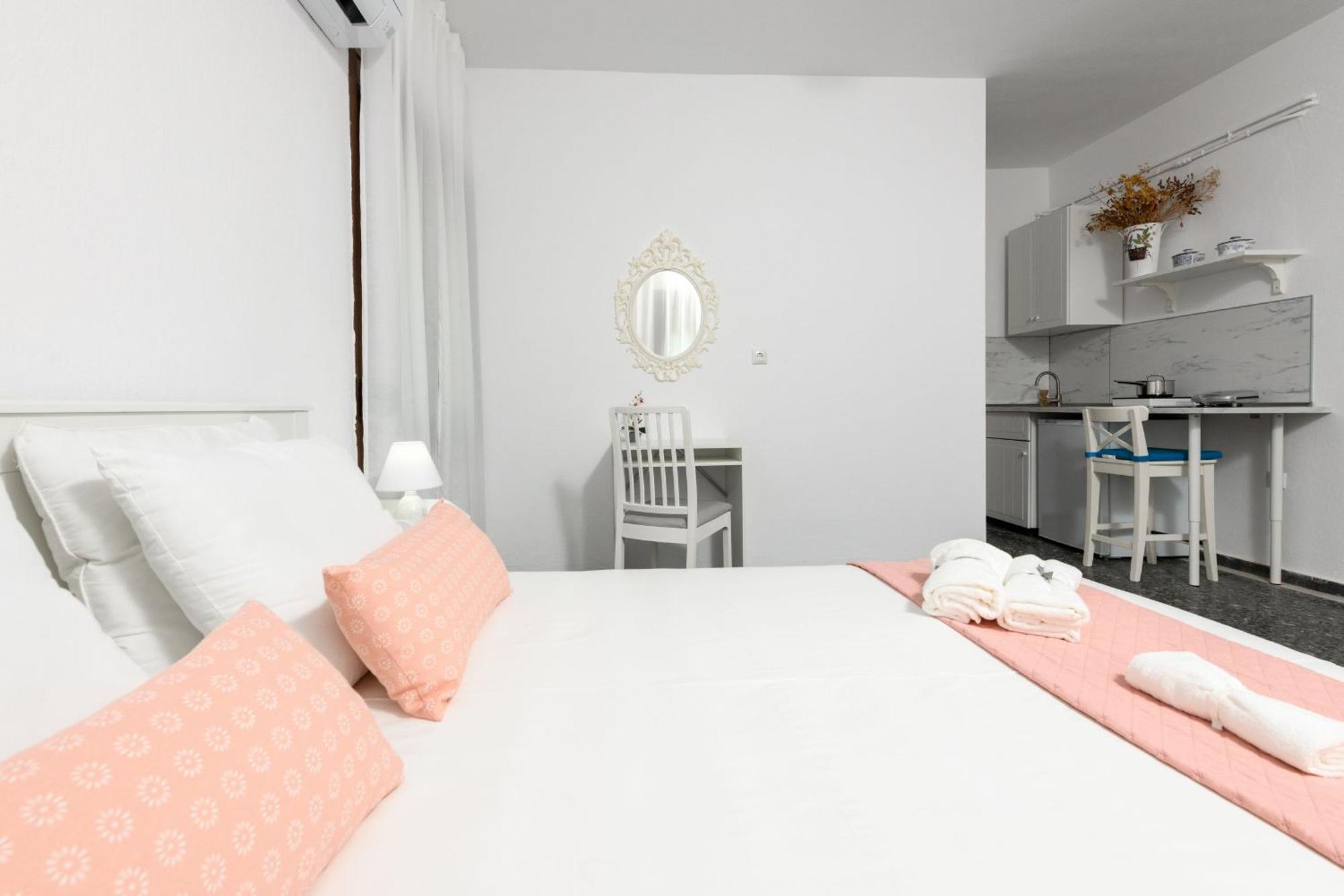 Whitegold Apartments Panagia Panagia  Zimmer foto
